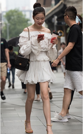 漂亮的白裙小姐姐(33P)