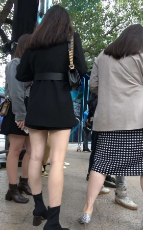 4K - 美腿姐姐 [1.63 GB/MP4]