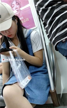 清纯的丝袜小美女 [2.69 GB/mp4]