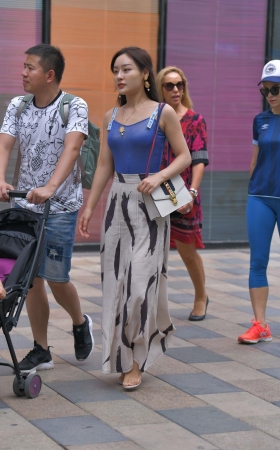 超级漂亮的小辣妈