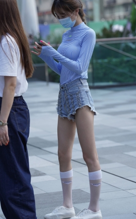 钟爱的热裤女孩