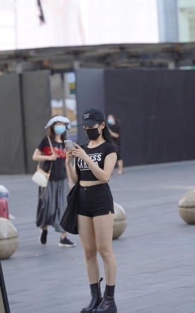 热裤女孩