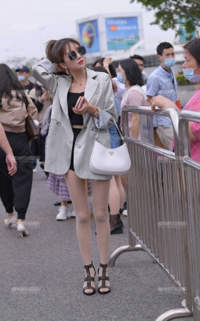纤细美腿肉丝清秀的小姐姐 [20P]