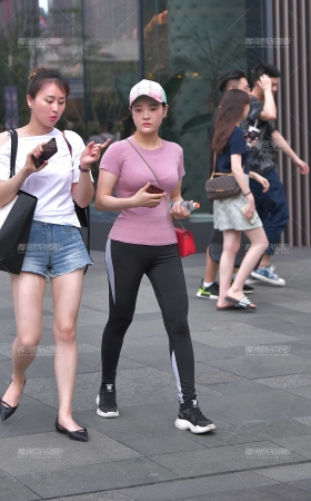 上下都这么紧身~ [13P]