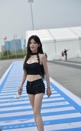 热裤美腿美女