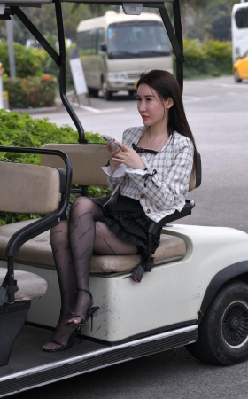 漂亮的黑丝美眉