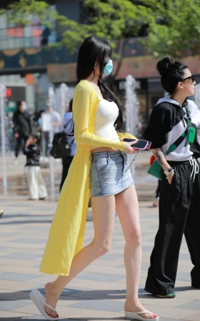 热裤靓妹
