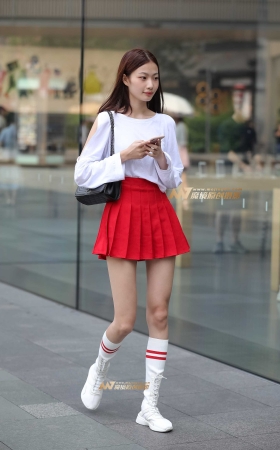 秀丽长腿女孩 性感的百褶裙 [26P]