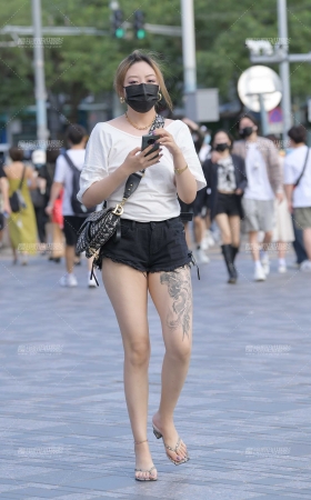 性感露背黑色热裤美女 [21P]