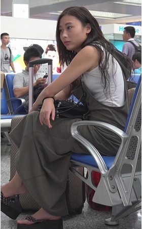 漂亮的美足小姐姐
