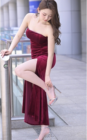 艳丽的红色长裙美女【套图+视频】