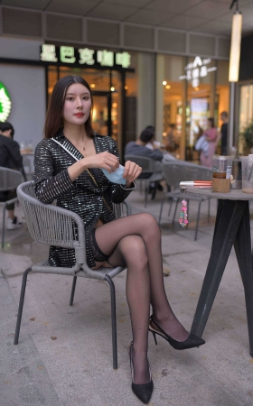 [一始专区] 夜晚黑丝美女 【图片➕视频】<font color=red> [10P]</font>