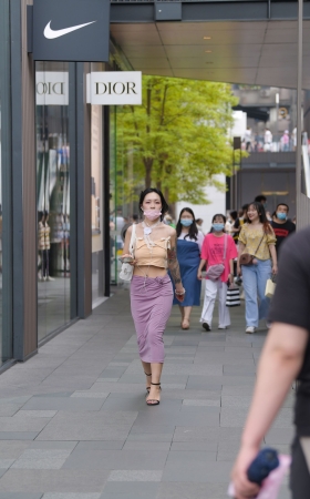 粉色口罩美女