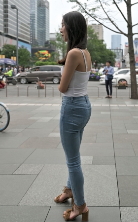 吊带牛仔小姐姐