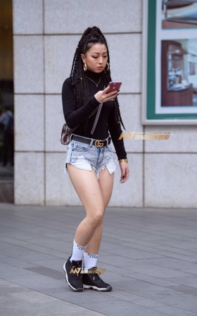 时尚个性热裤美女 [17P]