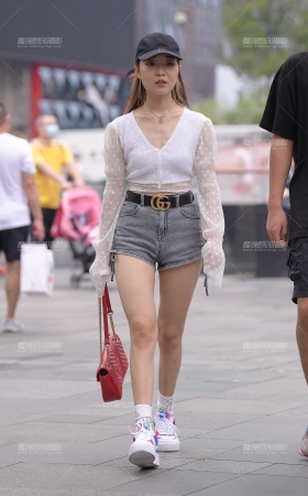 热裤美腿小姐姐 [17P]