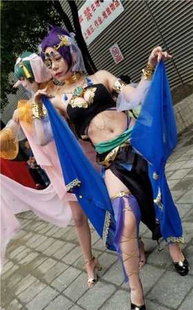 4K - 白嫩青春少女玩cosplay、身材很丰满