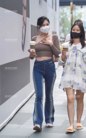牛仔长腿美眉 [29P]