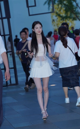 甜美白色套装裙