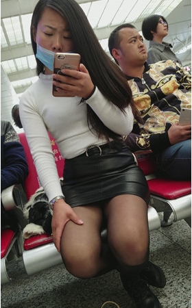 黑丝皮裙美妇