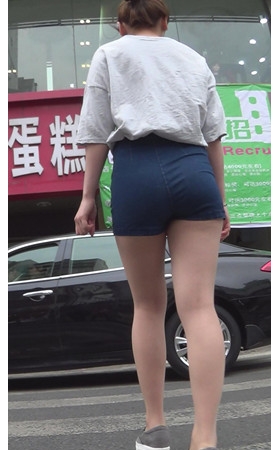 短裤美豚小姐姐