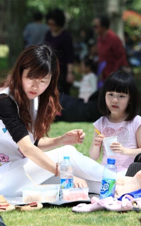 No777 清秀少妇的一双骨感大白脚，通体幼滑光洁