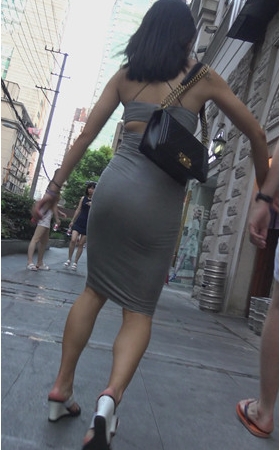 灰色紧身包臀裙妹子