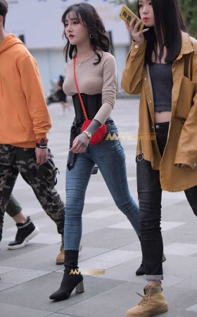 年龄小，身材好 [19P]