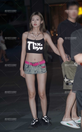 热裤美眉 [24P]