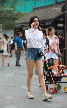 短发，热裤，白皙美腿小姐姐 [17P]