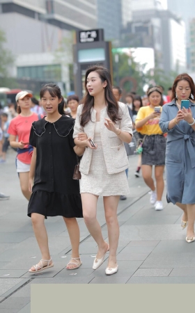 会捂嘴笑的女生都比较羞涩3A1343[308M]