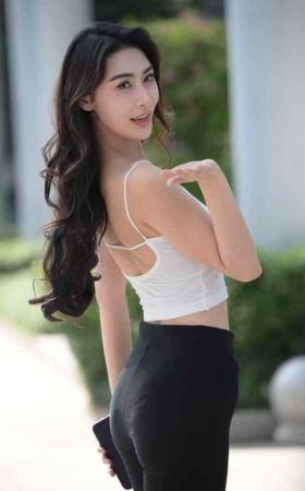 黑白搭配运动装 [194P5V-4.78GB]
