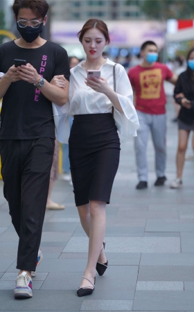 黑色职业裙美女
