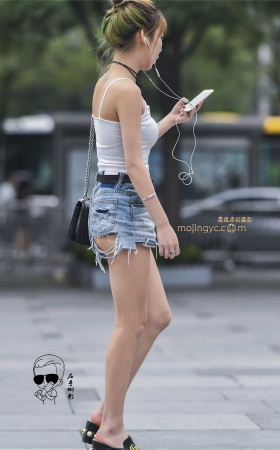 时尚美女破洞热裤吸晴 [13P]