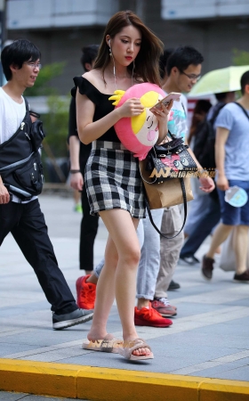 绿叶衬托出天使脸庞的你 [10P]
