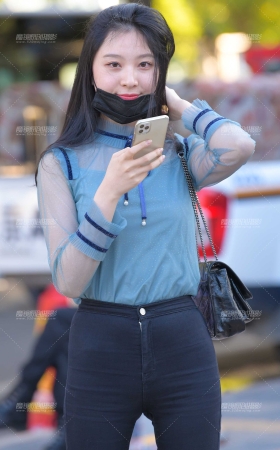 黑色紧牛美女 [15P]