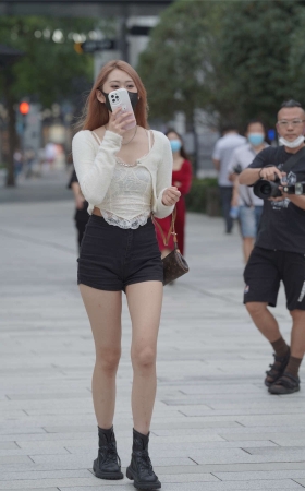 黑白搭配显身材