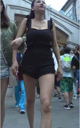 漂亮的黑色气质美女