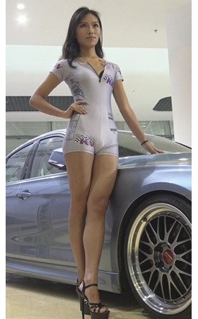 超紧性感的连体裤车模美女