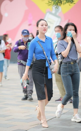 黑色包屯裙女士