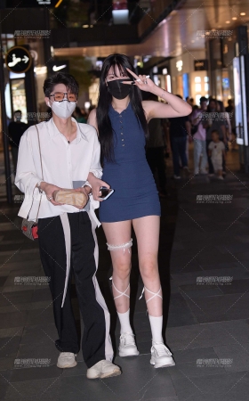微胖大长腿女孩~ [15P]
