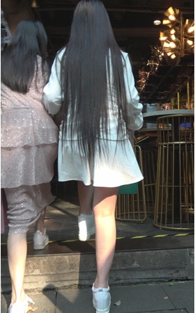 长发齐腰小姐姐