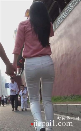街拍粉衣白色紧身裤圆臀小清新美女 [918 MB]