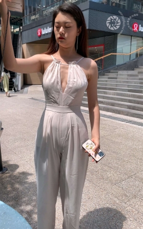 一始街拍作品 性感白裤美女