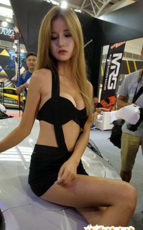 4k超清，丰满美女车模