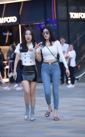 身材很好的紧牛美女