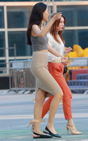 靓丽美女，高跟  包臀 [15P]