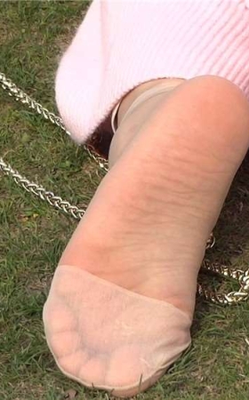 粉衣肉色丝袜美妇太诱人 [702 MB/MP4]