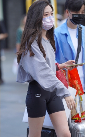 性感的黑色紧身短裤美女(28P)