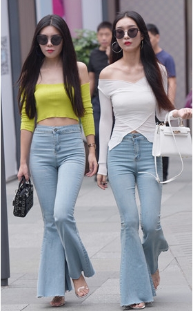 （套图）两个牛仔喇叭裤美女(67P)